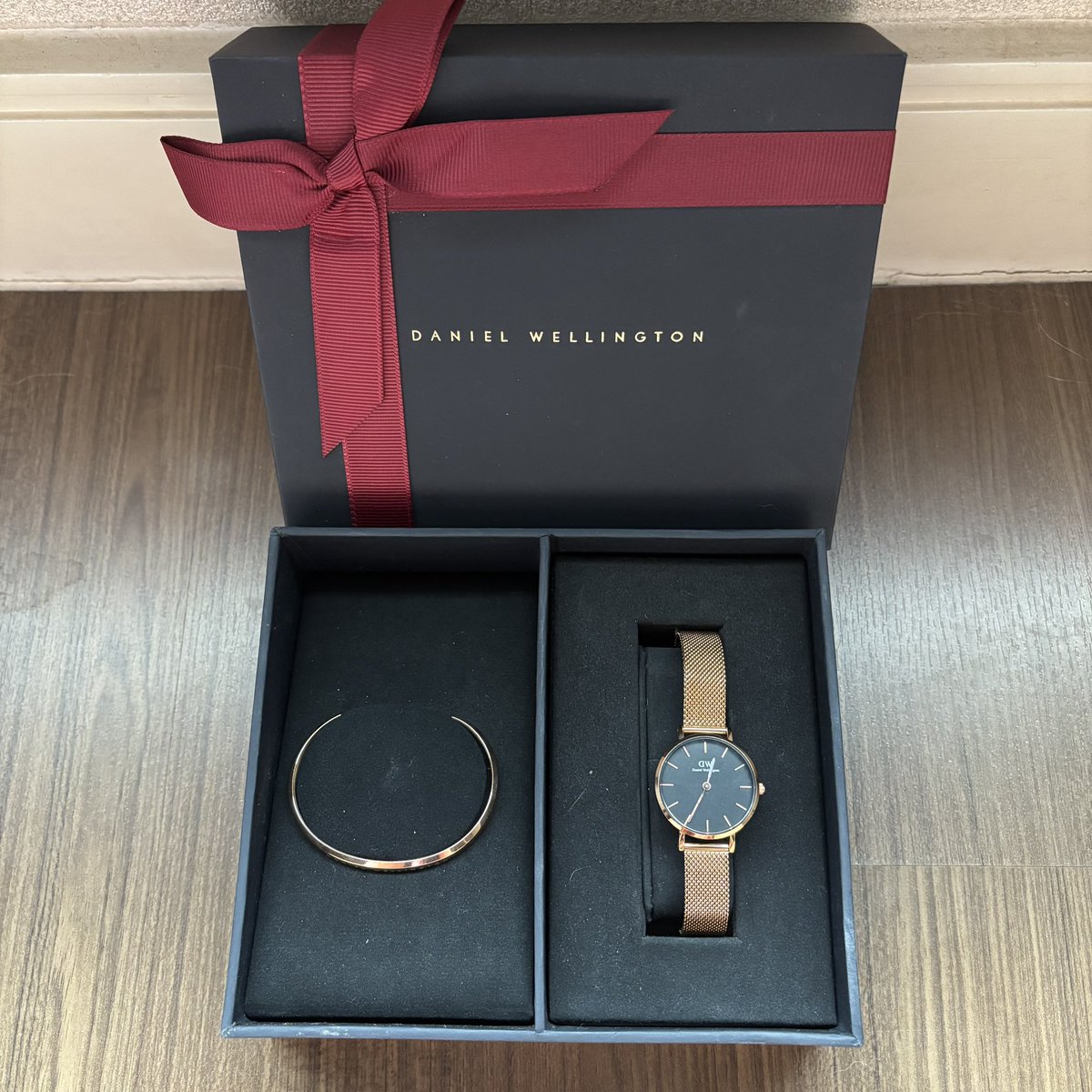 Welshly_cg's tweet photo. Daniel wellington สีโรสโกลด์ ของแท้ อุปกรณ์ครบ

⋆˙⟡ Set กำไล+นาฬิกา 1,550฿ รส
⋆˙⟡ แหวน ไซส์ 52 (us6) 550฿ รส

Dm only

#ส่งต่อdanielwellington #ส่งต่อdw #แหวนdw #เครื่องประดับสภาพดี  #แหวน #dw #ส่งต่อเครื่องประดับ #ส่งต่อdw #แหวนdw #แหวนDW #สร้อยคอ #เสื้อผ้ามือสอง #ส่งต่อ https://t.co/L8IiMcOzCG