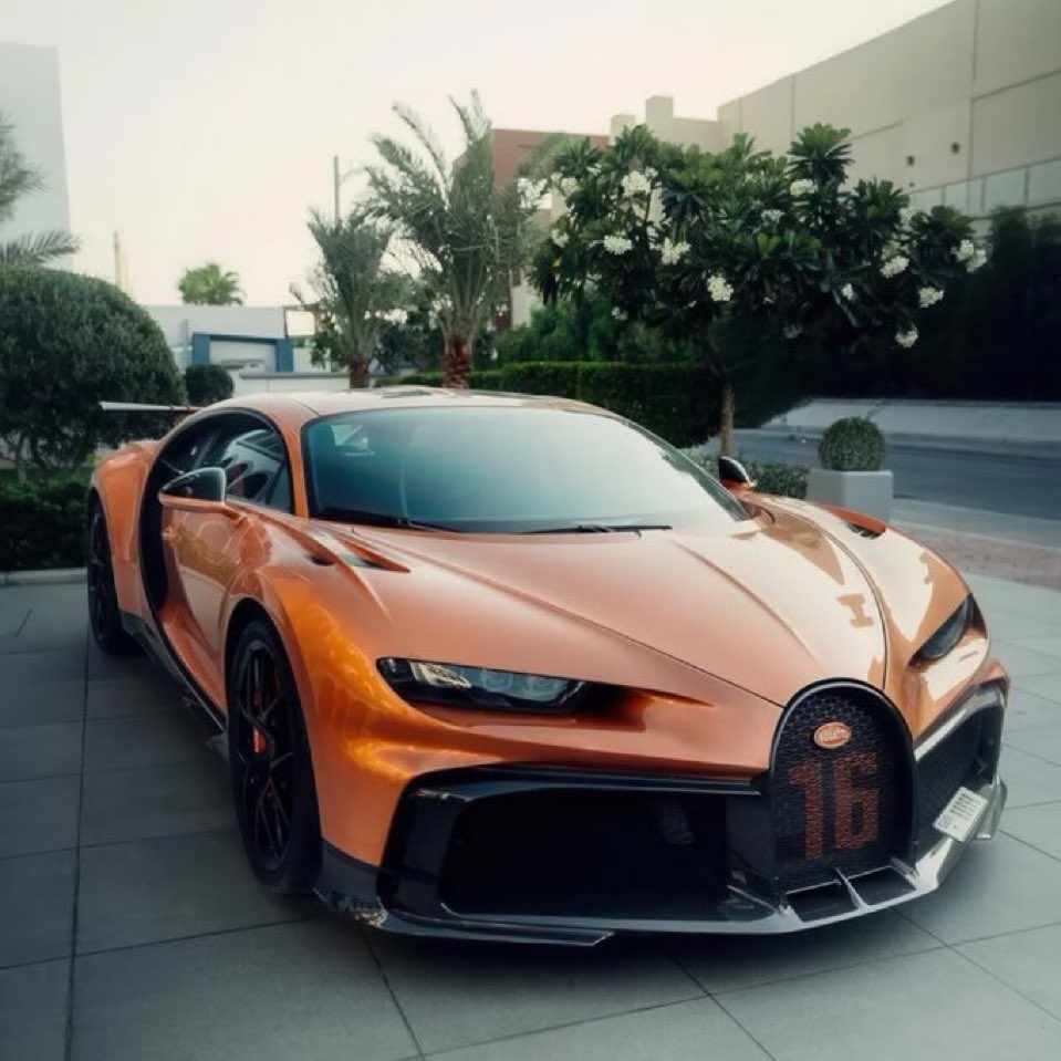 AltcoinGordon's tweet image. If I hit 750k followers in the next 48 hours I will give away my Bugatti to one follower who retweets this 🫡