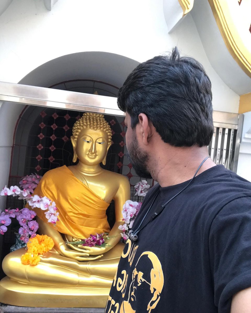 “अप्प दीपो भव” 
बुद्ध पूर्णिमा कि सभी देशवासियों को अनंत शुभकामनाएँ! 
Enlighten yourself