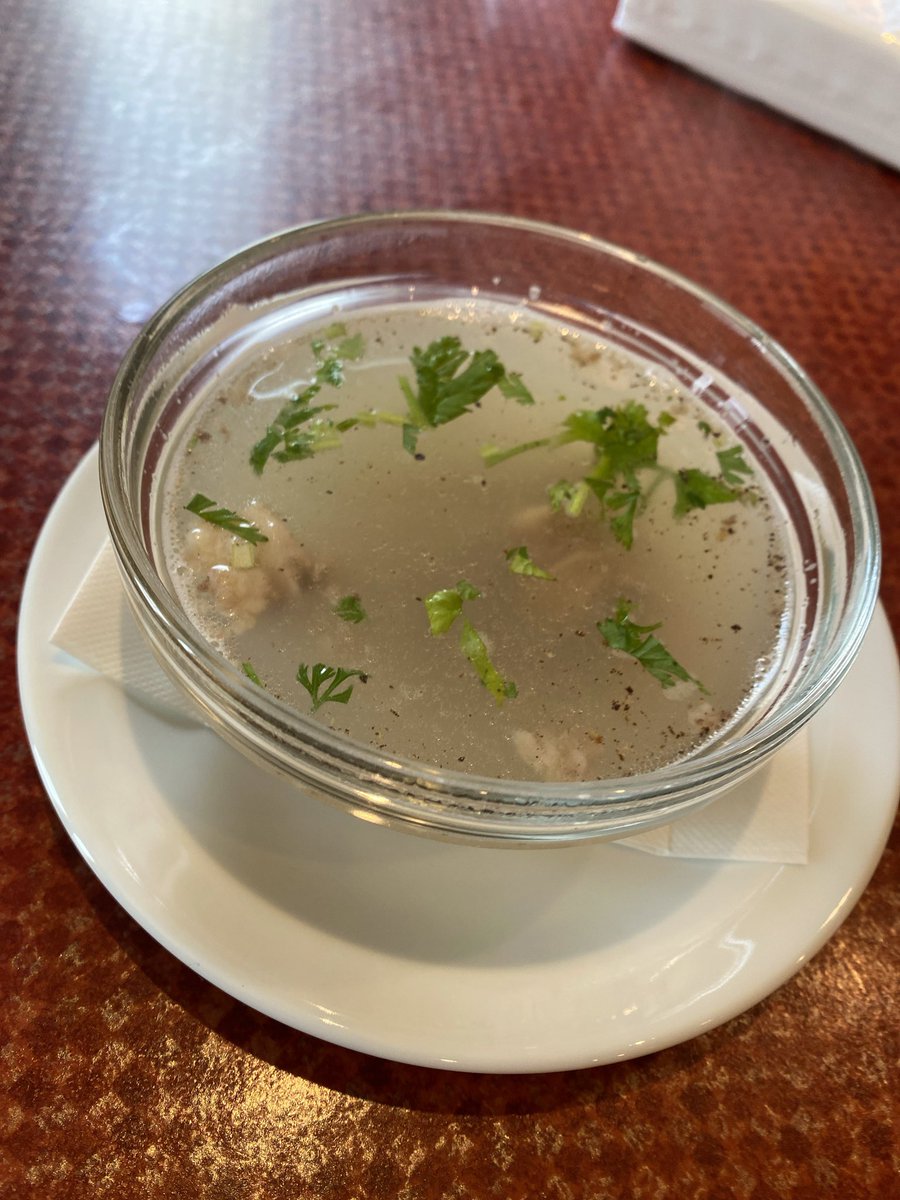 ryosuke_deeps's tweet photo. レッドホットさん
期間限定カレーと羊スープ

そうそう、スープの塩加減はこれくらいでいいんよ
素材の旨みがモロでした https://t.co/QxqhznXr4U