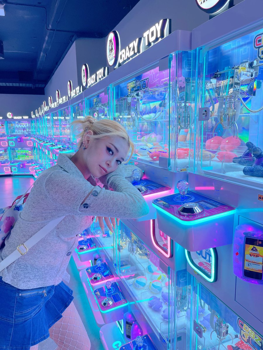 SecondToReign's tweet image. I was having a rough week... Full of stress. I needed to unwind so I headed to the late night arcade to play some games. Part of me hoped I'd make a friend or meet someone while I was there but if not at least I'd have a new fluffy friend or two to take home.

#OpenRPStarter