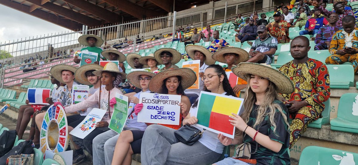 Des enfants de l'Ensemble Scolaire La Salle Saint-Etienne en France ont rejoint ceux du Bénin pour un chantier Jeunesse Solidarité Internationale (JSI) lors duquel ils/elles ont défini l'AgendART des Enfants du Monde. Nous serons bientôt en Côte d'Ivoire pour vous le présenter