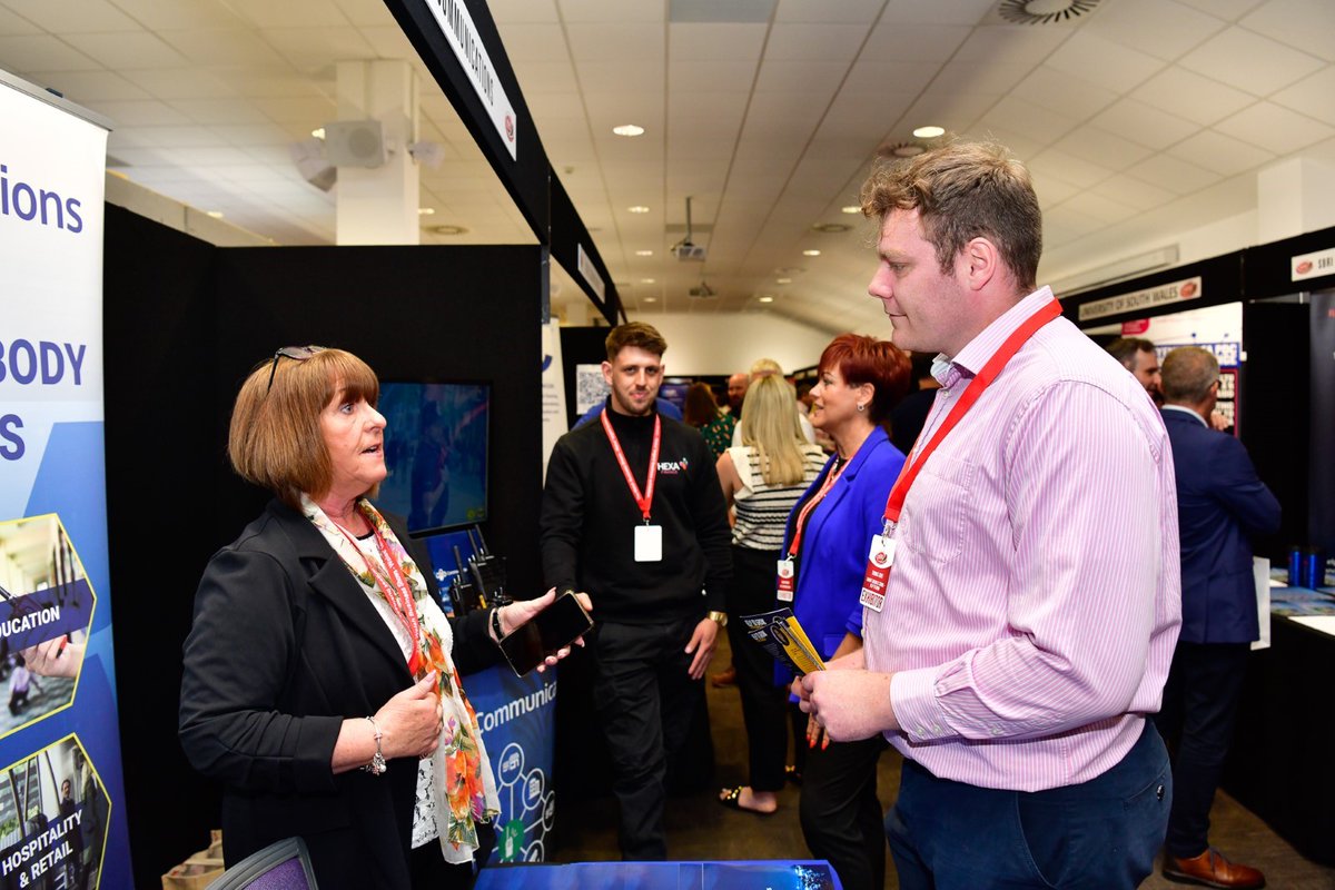 10 DAYS TO GO 🤗 

Our seminar line-up for  Cardiff is here:
👉11AM - Boost Your Workplace Wellbeing and Financial Resilience
👉 11:30AM - 10.30AM: Your Gateway To Public Sector Opportunities
👉 12PM - How FSB Can Help Your Business Thrive 

 🔗 twbs.wales/visitor-regist…