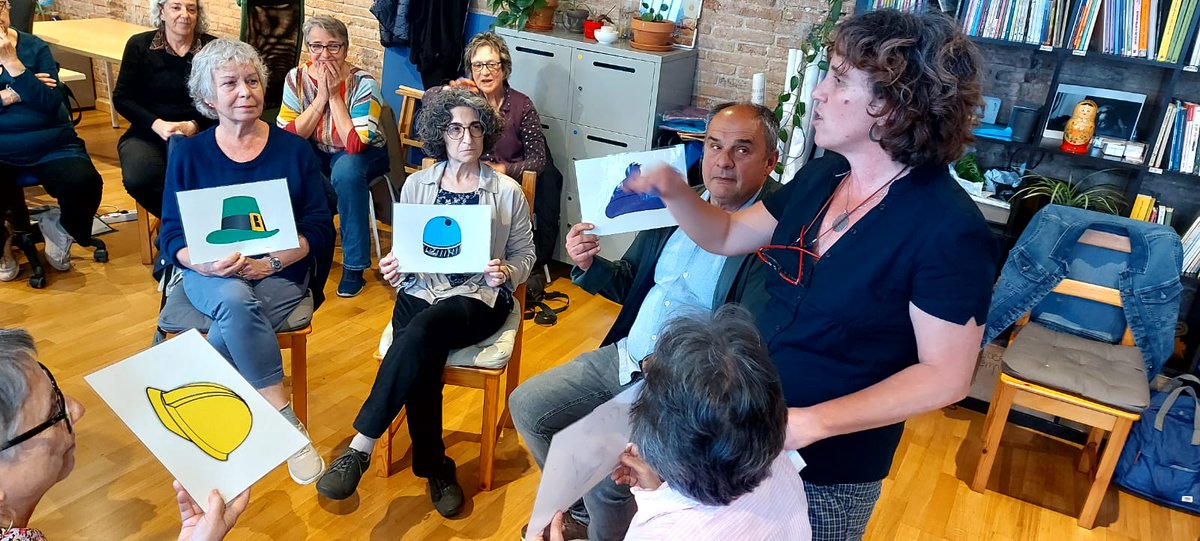 Hem fet un taller de comunicació amb <a href="/Filalagullacoop/">Fil a l'agulla Coop.</a>. Vam pensar sobre la nostra manera de fer, vam descobrir altres punts de vista i vam conèixer estratègies per millorar. Fer comunitat no és cosa d’un dia, ni tant sols de bona voluntat, cal conèixer-se i parar atenció.