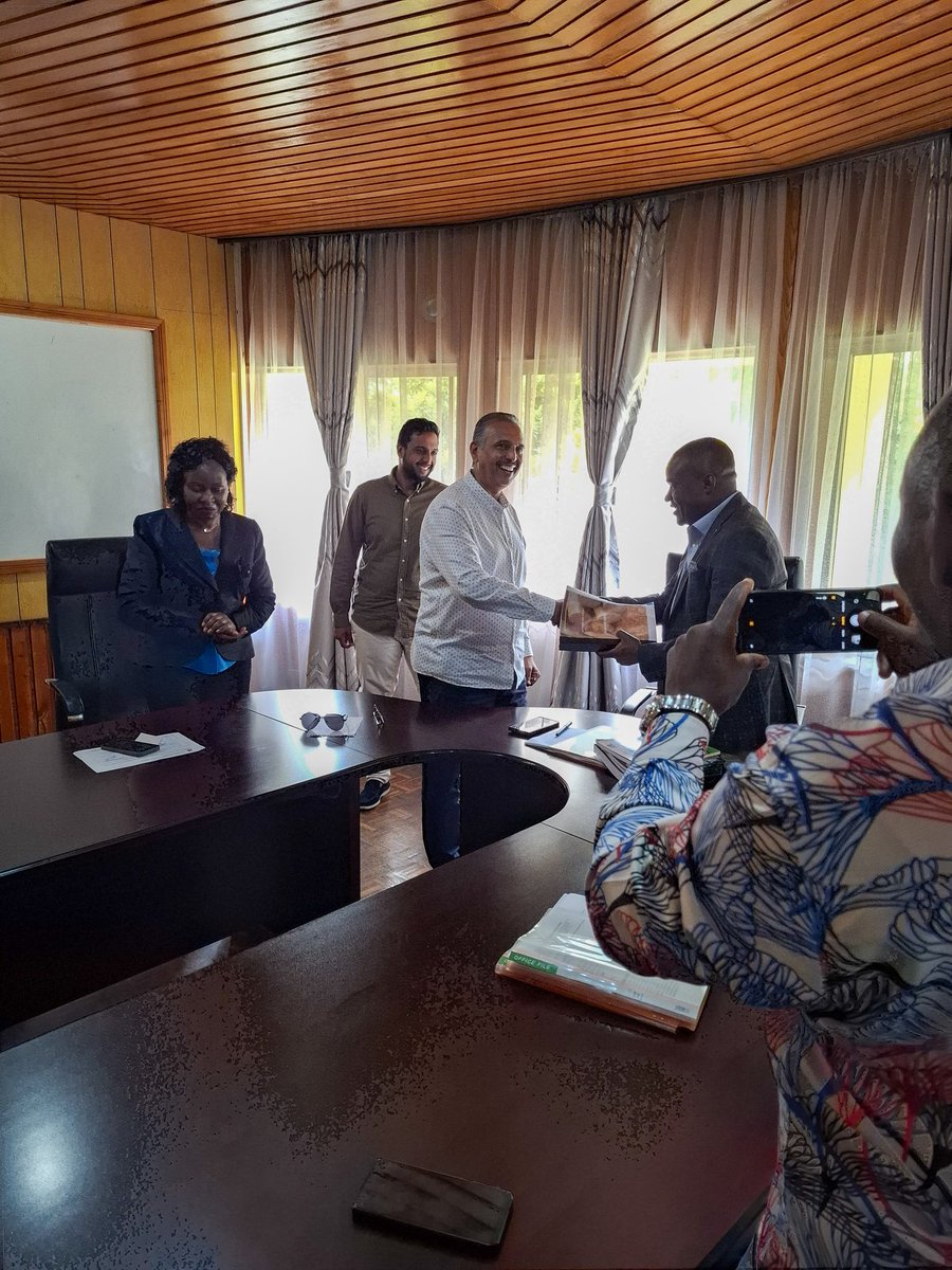 BUSIA SUGAR INDUSTRY CEO TAKES OVER SONY SUGAR IN MIGORI

The CEO and Founder of Busia Sugar Industry Ltd, Ali Ahmed Taib, has officially taken over the operations of Sony Sugar Company in a handover ceremony held at the factory premises in Awendo, Migori County.