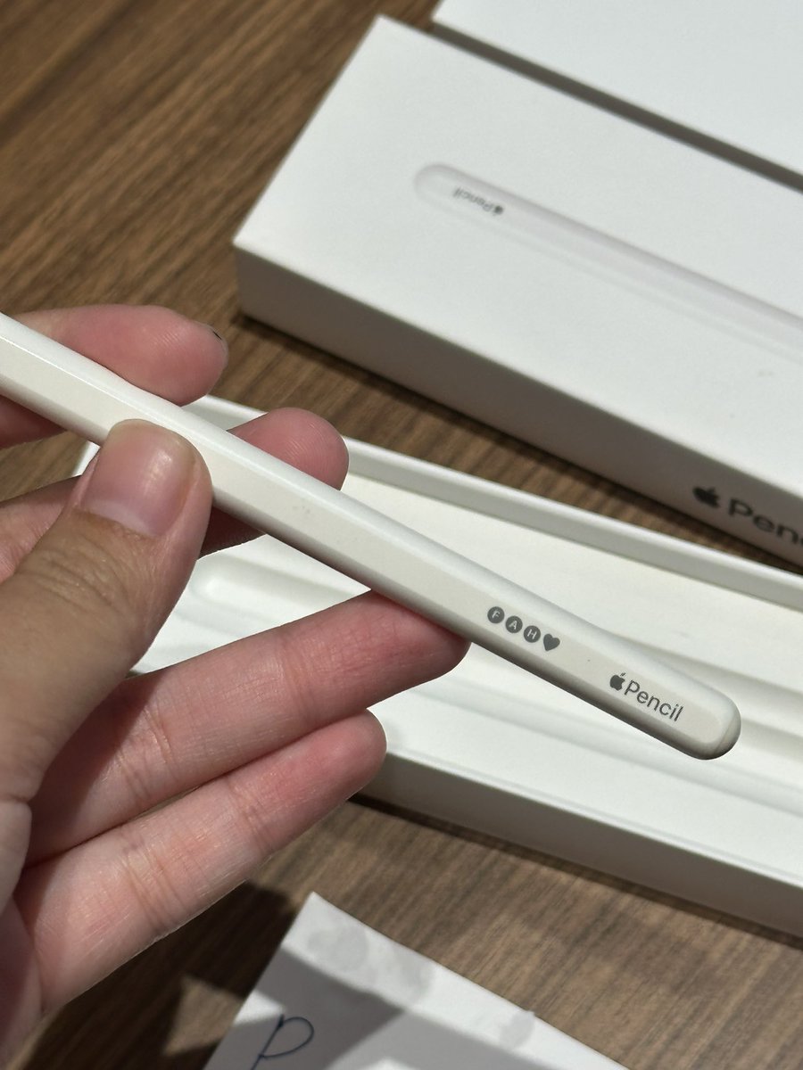 meenow_'s tweet photo. ส่งต่อapple pencil 1,700 (สลักชื่อFah)
ใช้กับรุ่นair ตำหนินิดหน่อยตามการใช้งาน นัดรับพรอมนาด , รามอินทรา ค่าส่ง40 ส่งเคอรี่วันนี้ค่ะ 
📍คอลดูของ,นัดรับได้ค่ะ #ส่งต่อปากกาไอเเพด #applepencilมือสอง #ส่งต่อapplepencil #applepencil2 #ขายปากกาไอเเพด https://t.co/GnAKBAfOpb