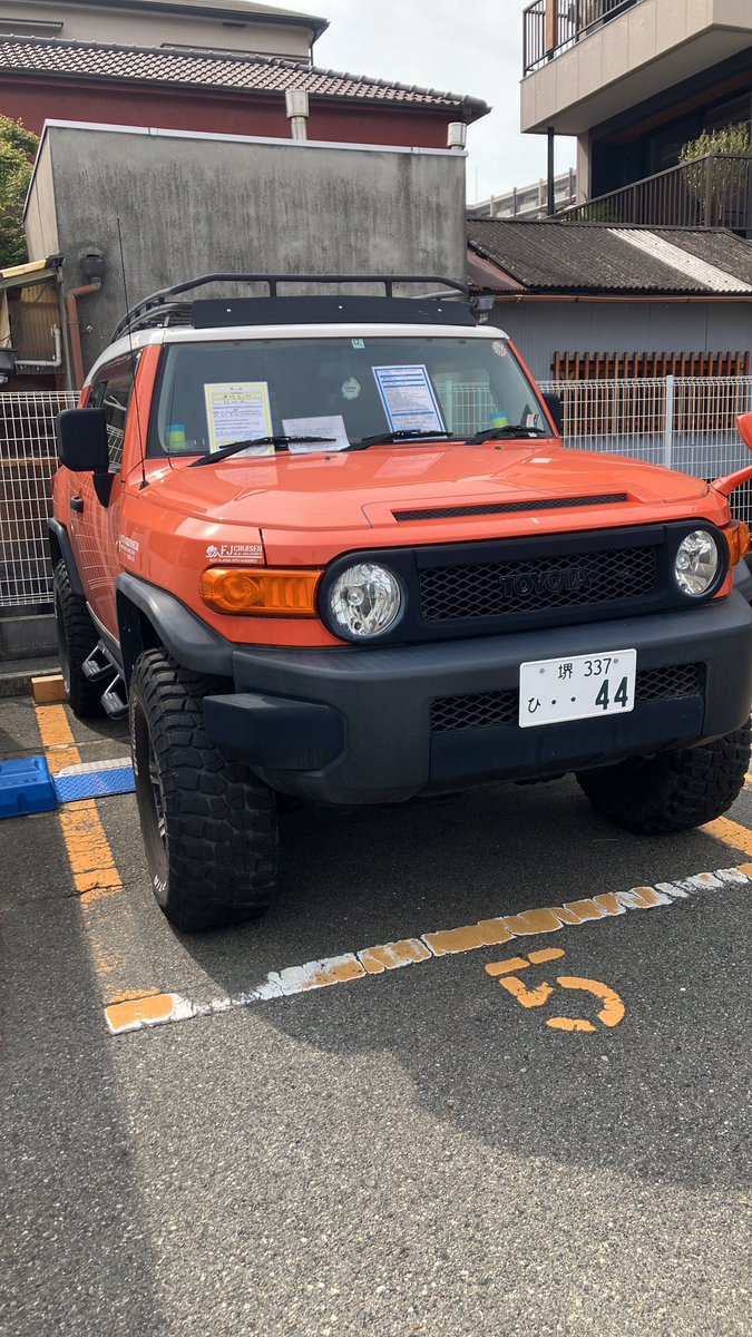 FishingGolira's tweet photo. 二ヶ月以上前からずっと止まってます。

#堺市
#堺東周辺
#FJクルーザー
#盗難車？
#なんやったらください https://t.co/osnp2ZNuBx
