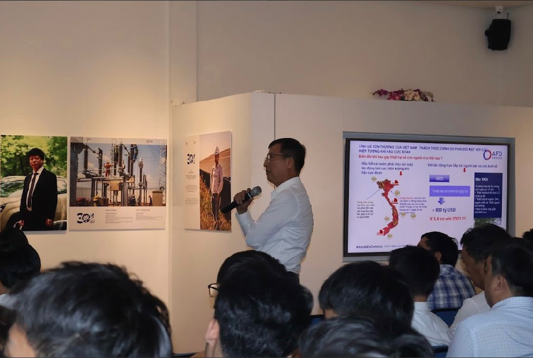 Conan Herve (@conan_herve) on Twitter photo #Vietnam Merci à l'Institut Français de #Hue pour l'opportunité donnée à <a href="/AFD_France/">Agence Française de #Développement (AFD) 🇫🇷 🇪🇺</a> de présenter l'exposition #AFDVietnam30ans et d'organiser une conférence sur les enjeux de la #transitionénergétique & #écologique et les challenges pour <a href="/VGovernment/">Vietnam Government</a> <a href="/NetZero2050/">Net Zero 2050</a> #GEMMESVietnam #Vietnam Merci à l'Institut Français de #Hue pour l'opportunité donnée à <a href="/AFD_France/">Agence Française de #Développement (AFD) 🇫🇷 🇪🇺</a> de présenter l'exposition #AFDVietnam30ans et d'organiser une conférence sur les enjeux de la #transitionénergétique & #écologique et les challenges pour <a href="/VGovernment/">Vietnam Government</a> <a href="/NetZero2050/">Net Zero 2050</a> #GEMMESVietnam