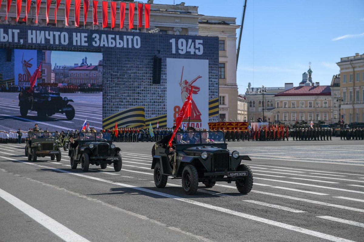 TheGreyPatriot_'s tweet photo. 🇷🇺 Today released pictures from Victory Parade in St. Petersburg.
Notice emblems of Group of Forces "North".
#Russia #Russian #Russians #Today #VictoryDay #VictoryParade #Military #Army #Parade #Celebration #Tactical #Linza #Tank #MRAP #T90M https://t.co/nw6pXzfc4F