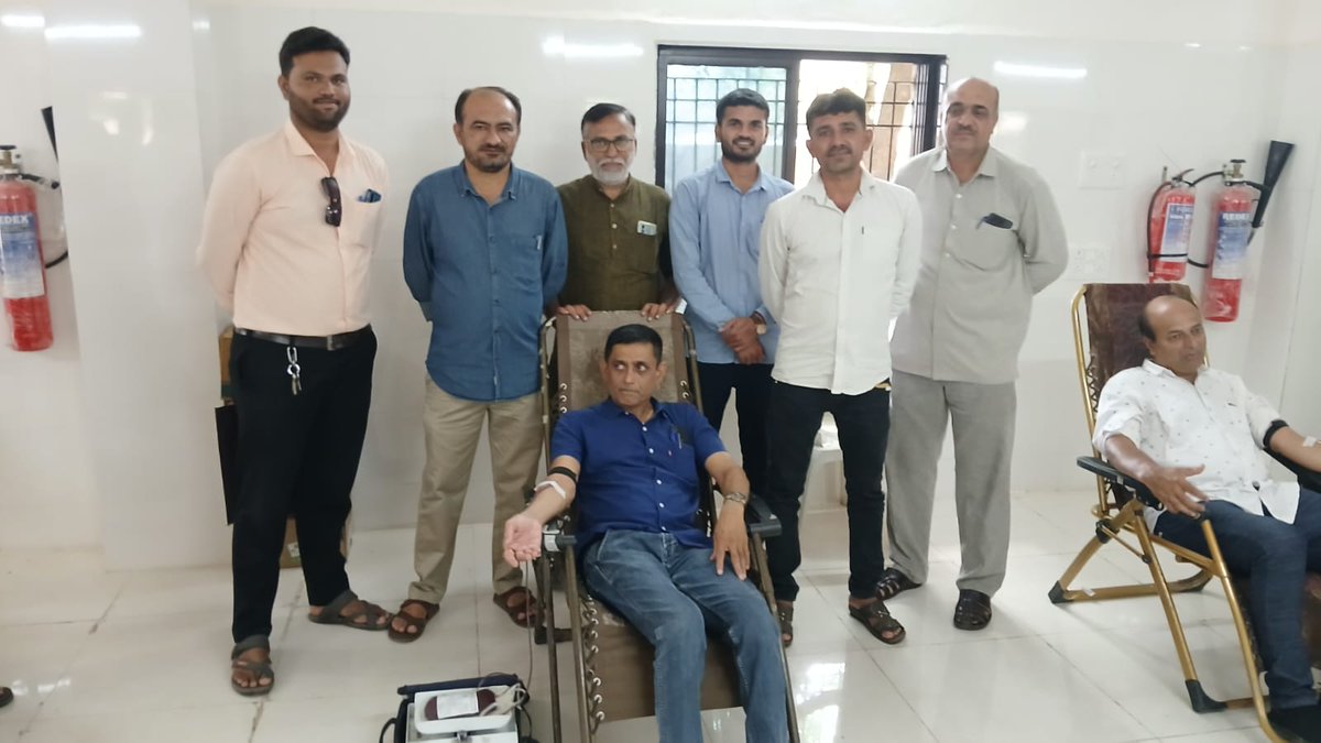 Dsbcc_jamnagar's tweet photo. જામજોધપુર સરકારી હોસ્પિટલ ખાતે આકસ્મિક પરિસ્થિતિ ને ધ્યાને લેતા રક્તદાન કેમ્પ યોજાયો તાલુકાના જાગ્રુત નાગરિકો,તાલુકા હેલ્થ ઓફીસ અને સા.આ.કેન્દ્ર ના આરોગ્ય સ્ટાફ દ્વારા ૮૬ બોટલ રક્ત એકઠું કરવામાં આવ્યું. #emergency #blooddonationcamp #medicalservices https://t.co/neANcX1GoM