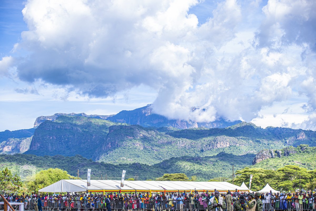 Beautiful mother land Uganda 🇺🇬🇺🇬🇺🇬⛰️
Views of Nakapiripriti, Karamoja 
#VisitUganda