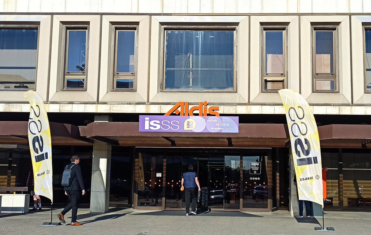 Jiří Peterka (@jiripeterka) on Twitter photo V Hradci Králové dnes začíná již 27. ročník konference <a href="/issscz/">Konference ISSS</a> (Internet ve státní správě a samosprávě). V Hradci Králové dnes začíná již 27. ročník konference <a href="/issscz/">Konference ISSS</a> (Internet ve státní správě a samosprávě).