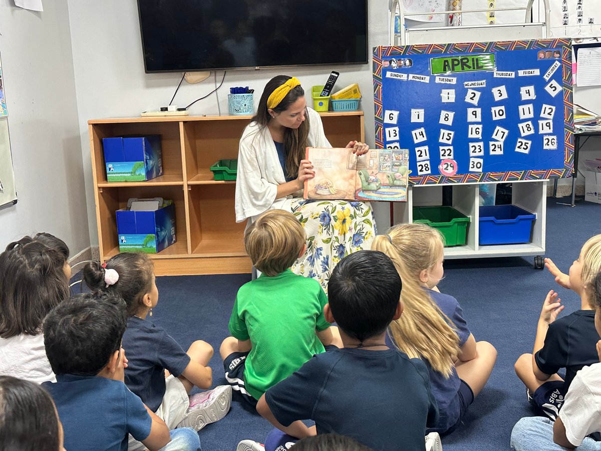 ABISOman's tweet image. Grade 1 welcomed parents to share stories in their mother tongue—Arabic, Spanish, Hindi, Afrikaans and more! A beautiful celebration of culture, language and connection. #IBPYP #HowWeExpressOurselves #InternationalEducation #ABIS