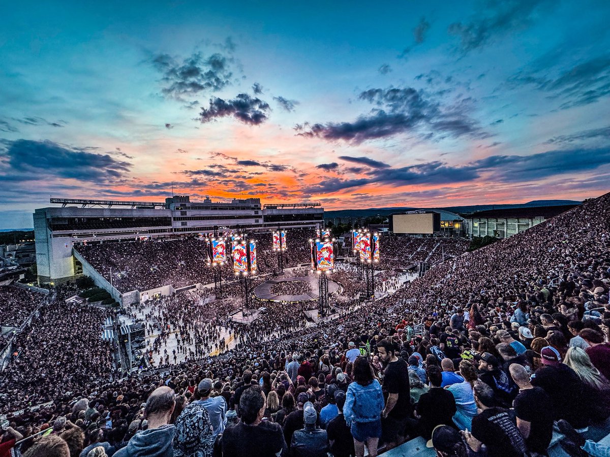 KwopKev's tweet image. This is an absolutely epic shot from the @Metallica concert at @virginia_tech last week! I hope to experience that same energy at @NWStadium at the end of the month for ‘Tallica!