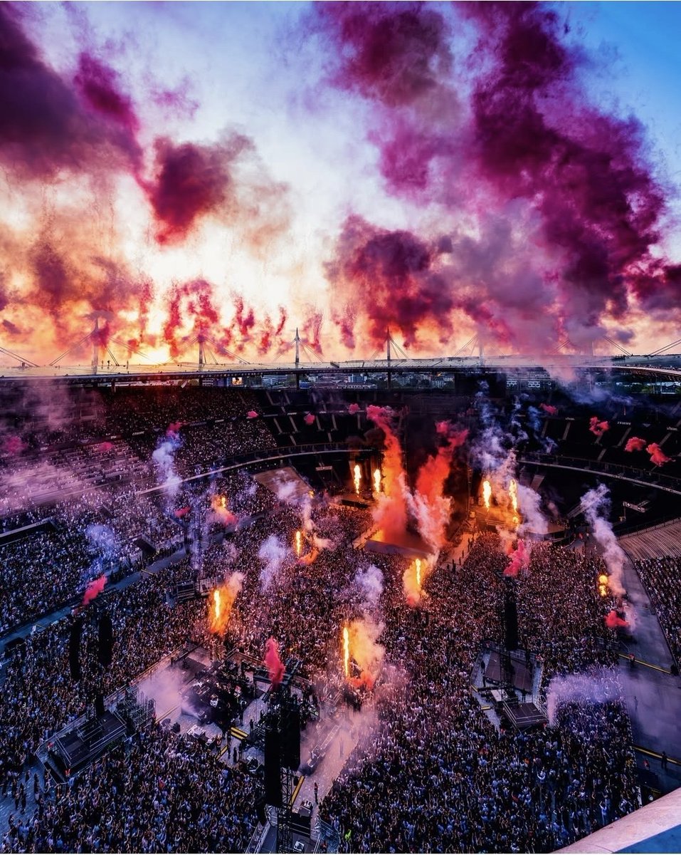 Hands UP électro tweet media