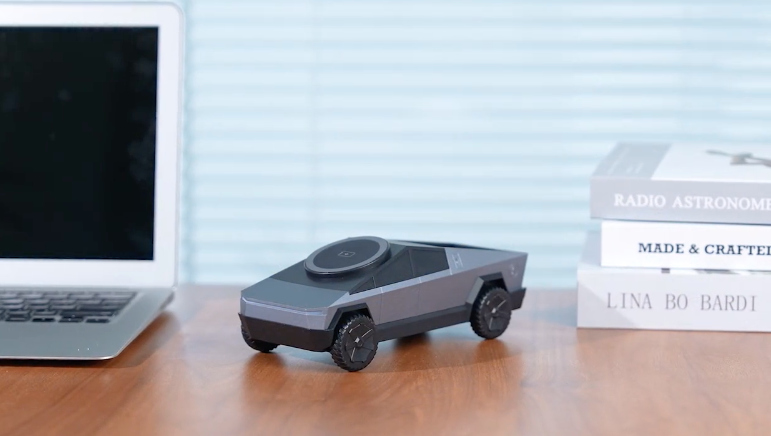 CyberDock｜テスラ サイバートラックから着想を得たワイヤレス充電スタンド
rakunew.com/items/88817