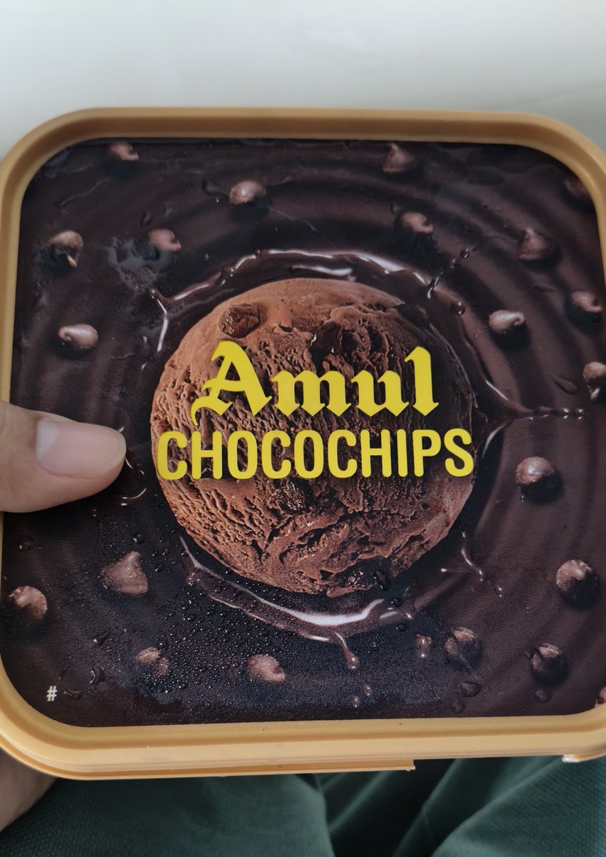 YatharthD15's tweet photo. Hey @blinkitcares @letsblinkit, I received the wrong ice cream! Ordered "Amul Chocolate Brownie Ice Cream Tub" but got "Amul Chocochips Ice Cream" instead. Order ID: #ORD497975658. 
Please help resolve this! https://t.co/HQbfjfeS8z