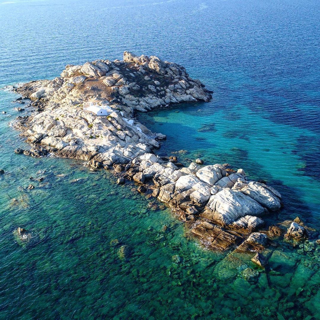 Amazing rock formation at Mikri Vigla #beach on #Naxos.

naxos.gr

📷 : Michaelev via (instagram.com/michaelev23) 

#naxosandsmallcyclades #SmallCyclades #Aegean #Cyclades #Greece #cyclades_island #travelgreece  #visitgreece #island #naxosisland   #mikrivigla