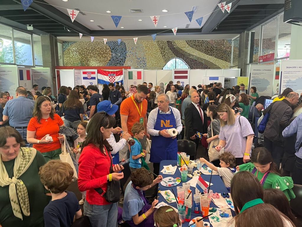 The celebration of the #EuropeDayGeorgia2025. 
Special thanks to our friends and partners for joining us at our public event in Expo Georgia!
<a href="/ertad/">mz optimistic chin</a> @euingeorgia 
#Minerva
<a href="/ItalyMFA/">Farnesina 🇮🇹</a>