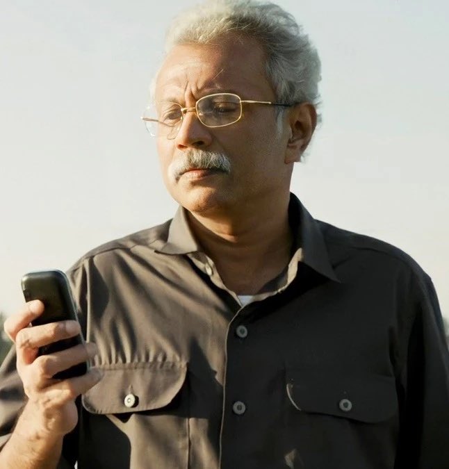 PowerResides's tweet image. Sidhant - real life Chellam sir 😂#familyman #chellamsir