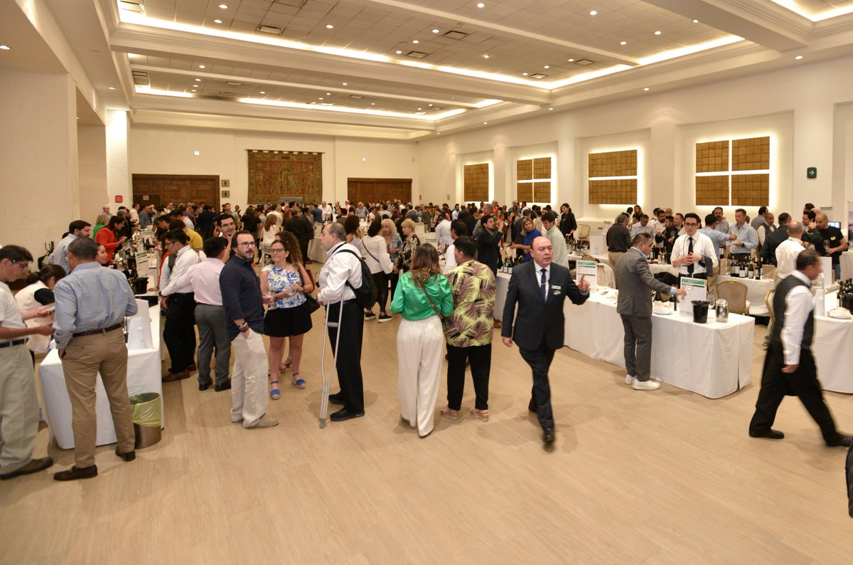 Vinos Navarra (@vinosnavarra) on Twitter photo ¡#Navarra aterriza en #México en el Salón de #GuiaPeñin! 🇲🇽🍷<a href="/guiapenin/">Guía Peñín</a>
El próximo 20 de mayo, <a href="/vinosnavarra/">Vinos Navarra</a> estará presente en el Salón #SelecciónCiudadDeMéxico, uno de los eventos clave para profesionales del #vino.
Una oportunidad única para descubrir la #frescura, ¡#Navarra aterriza en #México en el Salón de #GuiaPeñin! 🇲🇽🍷<a href="/guiapenin/">Guía Peñín</a>
El próximo 20 de mayo, <a href="/vinosnavarra/">Vinos Navarra</a> estará presente en el Salón #SelecciónCiudadDeMéxico, uno de los eventos clave para profesionales del #vino.
Una oportunidad única para descubrir la #frescura,