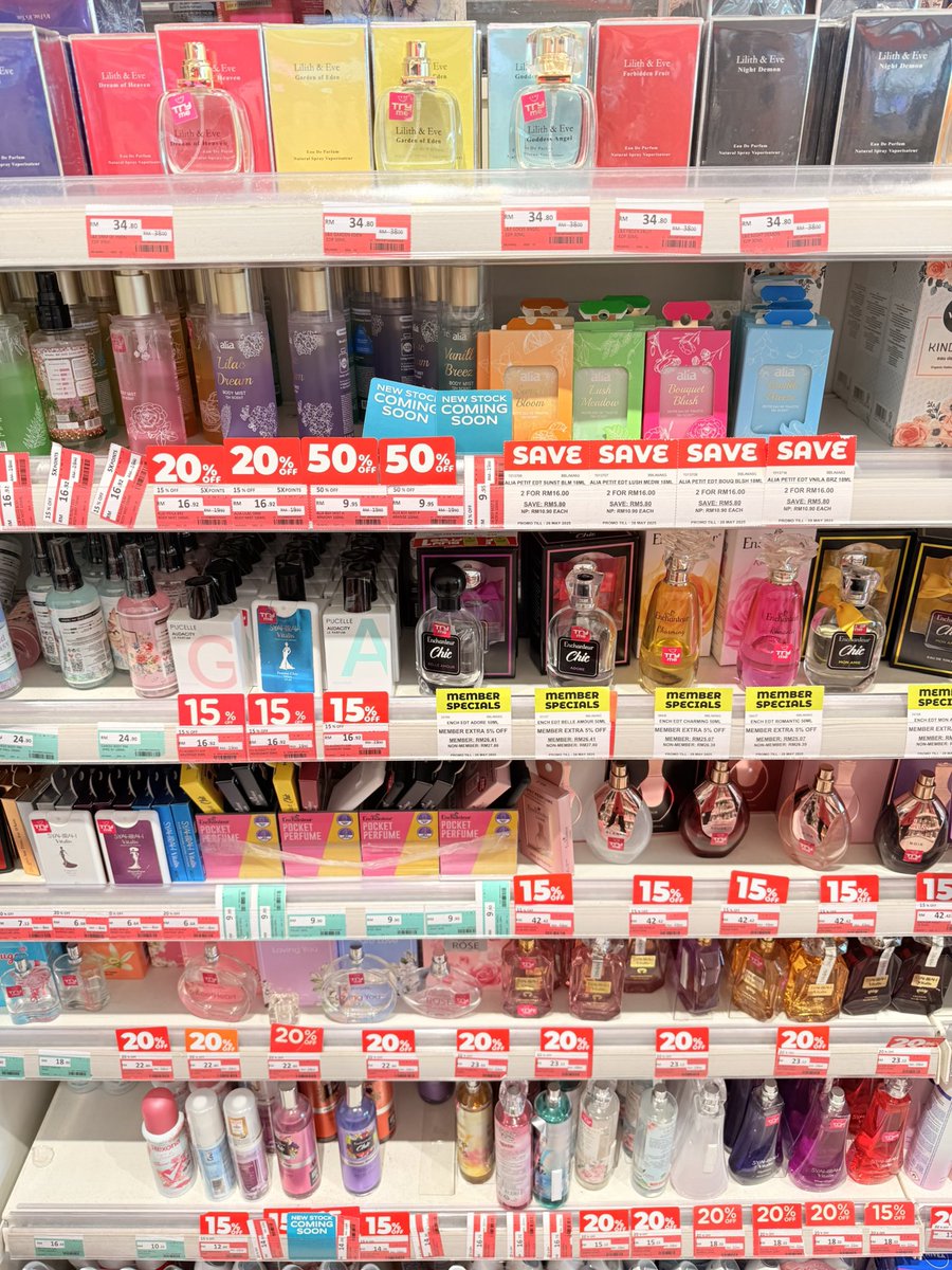 myrahmn's tweet photo. I nak share perfume yang bau dia manis, fresh, ada aura ongkaye padahal beli kat Watson je 😙🫧 Worth every spray! https://t.co/saVz1Ds9oe