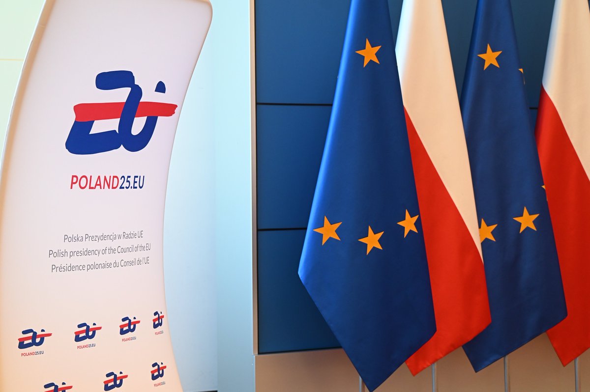 CIR_CSM's tweet image. Zakończyliśmy THINK TANK Forum!

Przez trzy dni Warszawa i Toruń gościły czołowych ekspertów i liderów opinii z całej Europy.

Dyskutowaliśmy o przyszłości UE – od klimatu i konkurencyjności, przez strategiczną autonomię i bezpieczeństwo, po kwestie społeczne.

Silnie wybrzmiał…