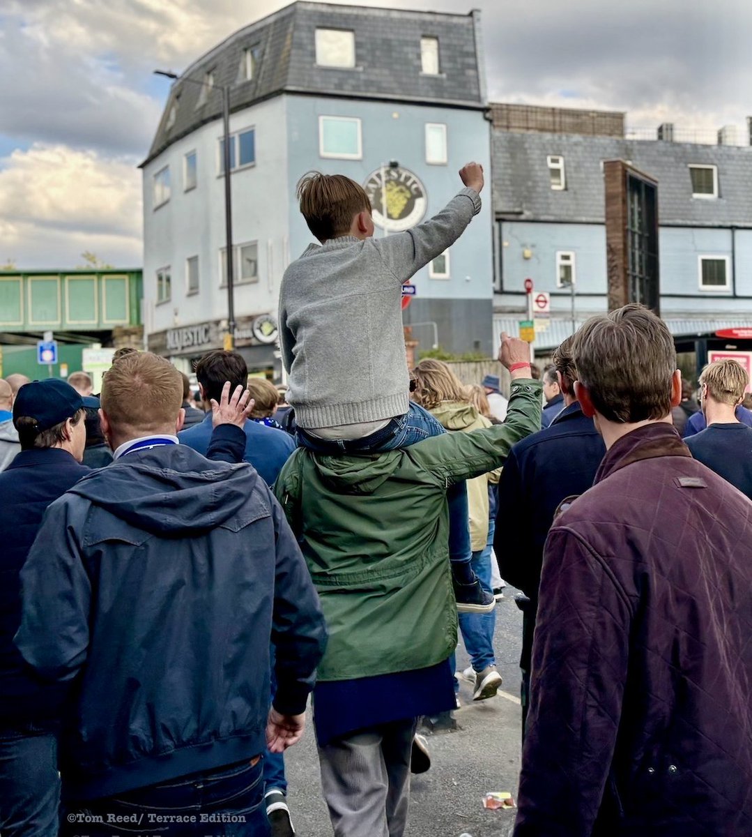 Tom Reed (@tomreedwriting) on Twitter photo Djurgårdens IF Fotboll. From father to son.
At Chelsea FC.
📸 for <a href="/TerraceEdition/">Terrace Edition</a>. #dif Djurgårdens IF Fotboll. From father to son.
At Chelsea FC.
📸 for <a href="/TerraceEdition/">Terrace Edition</a>. #dif