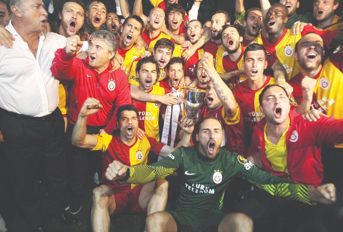 GalatasaraySK's tweet image. 📅 TARİHTE BUGÜN | 12.05.2012

🏆 18. şampiyonluğumuzu ilan edip, zaferimizi Kadıköy&apos;de kaldırdığımız kupayla taçlandırdığımız o gecenin üzerinden 13 yıl geçti. 

🦁 KARANLIKLAR İÇİNDEN GÜN DOĞAR YA ANİDEN... 💛❤️

#KadıköyHatırası