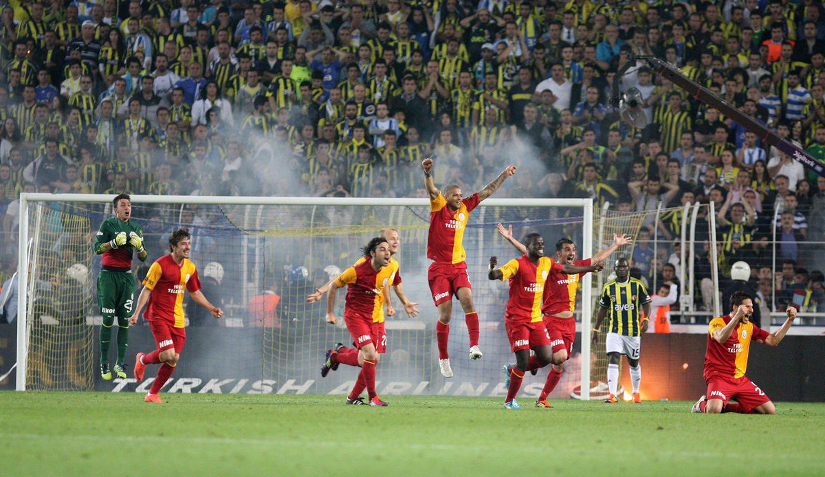GalatasaraySK's tweet image. 📅 TARİHTE BUGÜN | 12.05.2012

🏆 18. şampiyonluğumuzu ilan edip, zaferimizi Kadıköy&apos;de kaldırdığımız kupayla taçlandırdığımız o gecenin üzerinden 13 yıl geçti. 

🦁 KARANLIKLAR İÇİNDEN GÜN DOĞAR YA ANİDEN... 💛❤️

#KadıköyHatırası