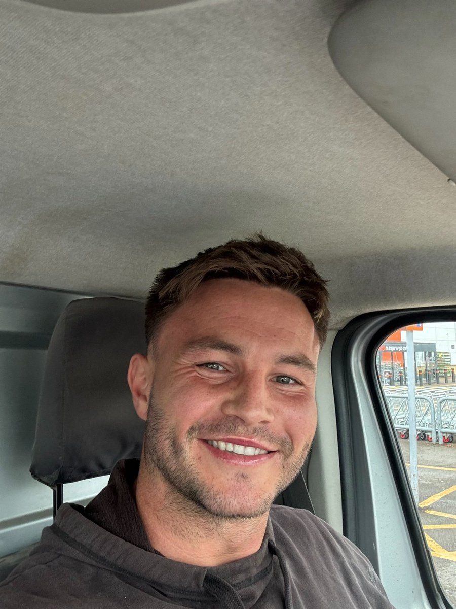 Morning boys 

Daddy wants his coffee and cake paid for 

Get on my throne and get sending