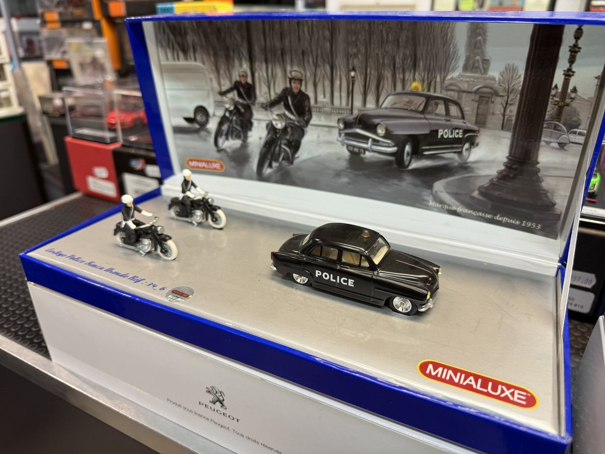 Gift Set Minialuxe Citroen DS Gendarmerie e Simca Aronde Police con Moto scala 1:43 #tinycars #citroends #simcaaronde #police #gendarmerie #polizia #polizei #polis #scala143 #minialuxe #madeinfrance