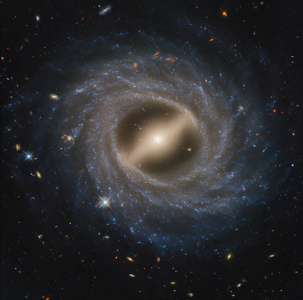 NGC 5335 (stergoumoulenn droellennek barrennet)  

Dizoloet gant John Herschel e 1828  

Rummad : SB(r)b
Pellder : ∼236 milion a vloavezhioù-gouloù diouzhimp e steredeg ar Werc'hez 
Meurez manat : 13,3  

#bzhg #steredoniezh 

📷<a href="/HUBBLE_space/">HUBBLE</a>