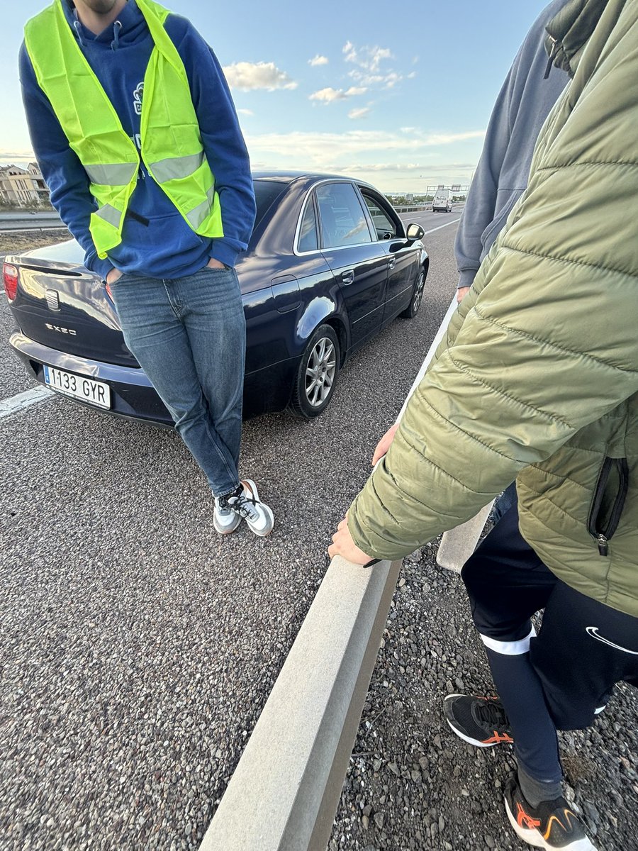 FRBoston's tweet image. Bueno…. Pues ayer pinchamos de camino a  ver la final …@casademontBZ - @valenciabasket  y llegamos a ver el último cuarto.  Una pena…. Aún así ambientazo y temporadon de las chicas.