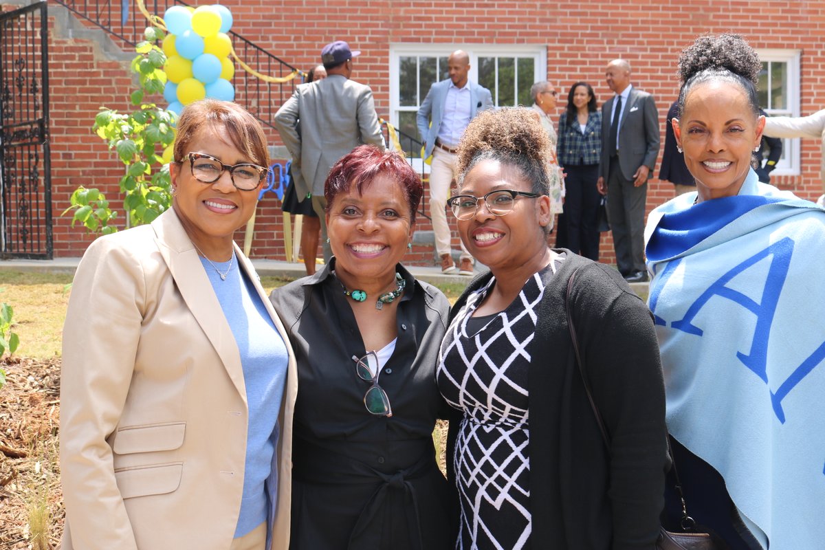SpelmanPres's tweet image. On April 28, we joined @WFFAtlanta to celebrate the restoration of 220 Sunset Ave and announce a powerful partnership. This historic Vine City home will offer deeply affordable housing and a path to homeownership for @SpelmanCollege faculty and staff. At Spelman, we believe our…