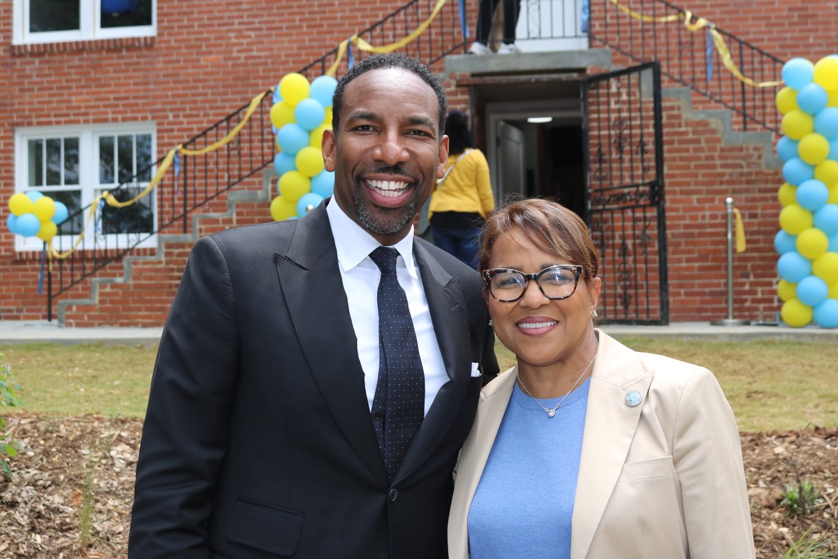SpelmanPres's tweet image. On April 28, we joined @WFFAtlanta to celebrate the restoration of 220 Sunset Ave and announce a powerful partnership. This historic Vine City home will offer deeply affordable housing and a path to homeownership for @SpelmanCollege faculty and staff. At Spelman, we believe our…