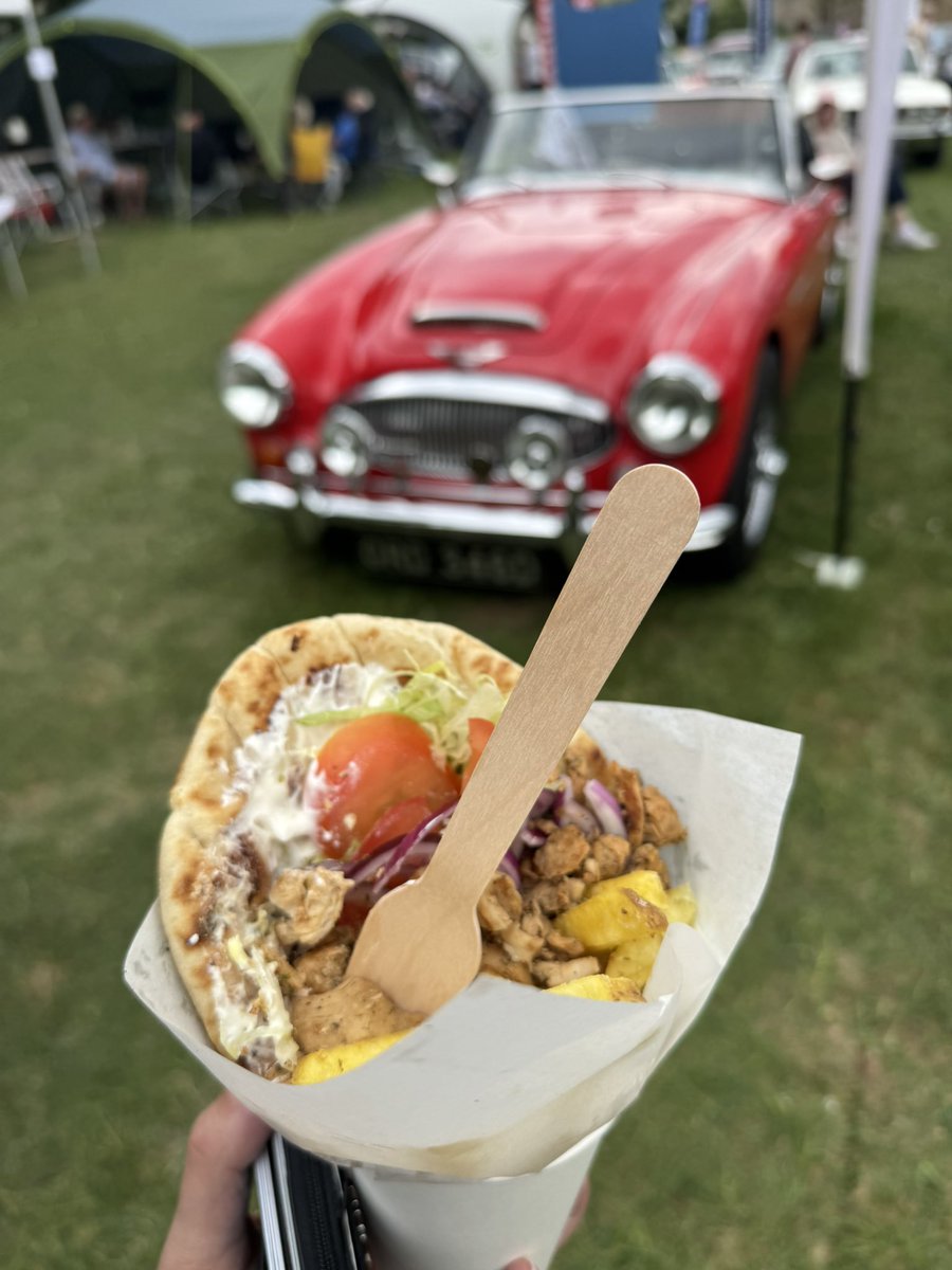 CllrLisaDymock's tweet image. This weekend I got to enjoy looking at the classic cars and eating Greek food at #Caldicotcastle #Monmouthshire
