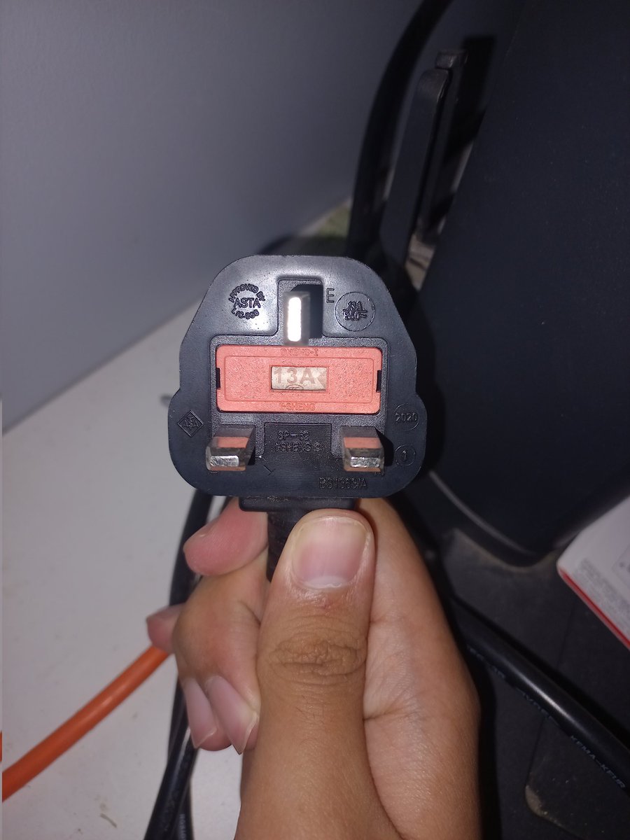 شريت باور من امازون الألماني وجاني هذا.
 عندي 13A 250  يشغله ولا ادور واحد ثاني