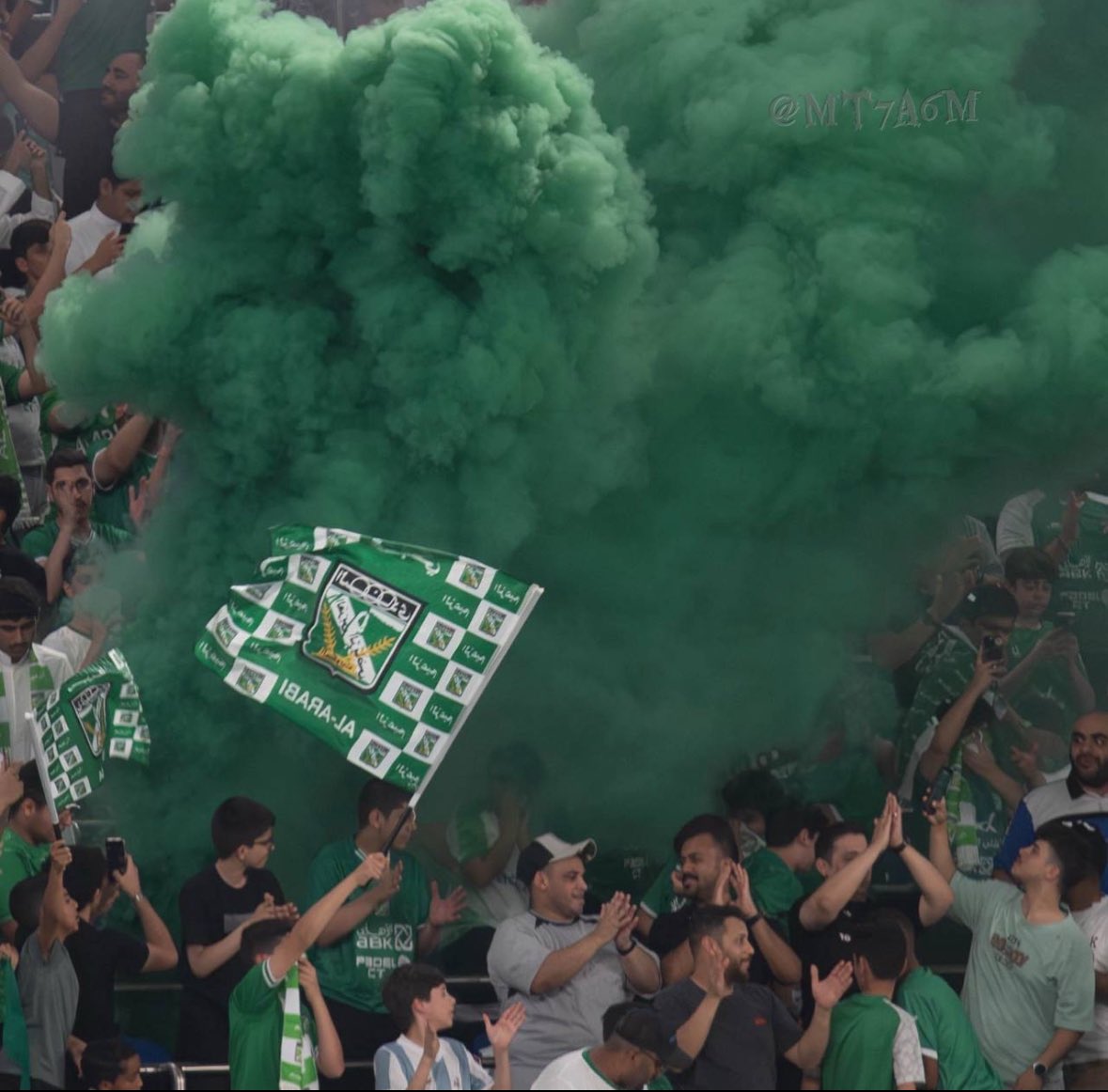 هادرلك لجمهورنا الغالي انتم الافضل 
دائماً وابداً  الجمهور 💚
ما عليه مو مكتوبه والله الواحد ما يدري شقول !! 
بس راح نقول اللي عندنا وتحملونااا..