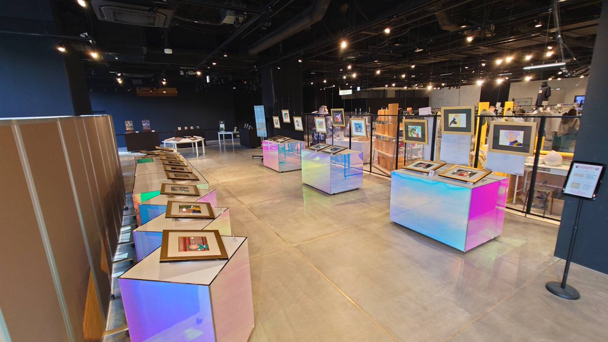 🎊ギャラリーリニューアル完了のお知らせ🎊

先日のリニューアル工事が完了し、セル画の展示内容も一新いたしました。

展示数倍増で皆さまをお待ちしております、ぜひギャラリーへお立ち寄りください！