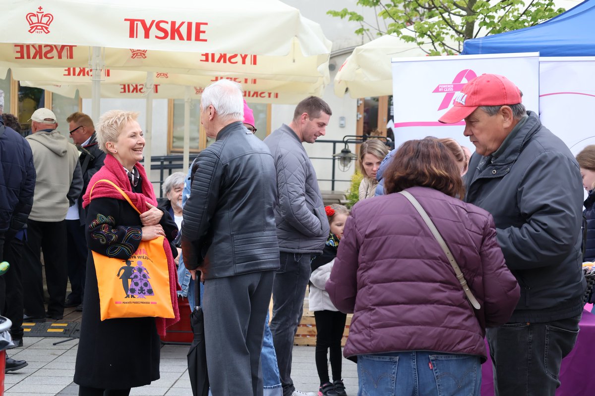 Starostwo's tweet photo. 🌻🌹🌼I Festiwal Kół Gospodyń Wiejskich Powiatu Piaseczyńskiego
Za nami sobota pełna kolorów, pieśni i smaków. https://t.co/XOFl2o2Bp6