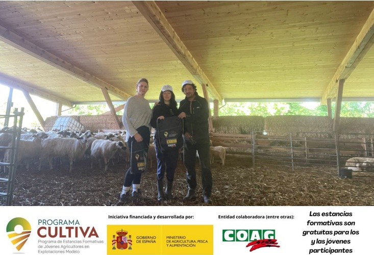 María Nieves Martínez comienza la estancia 104.2 del #programaCULTIVA en la explotación agroganadera de Pablo Luis Galilea en #Bocos #Burgos. Su formación se centrará en la  cría de #OvejaChurra en #ecológico.
+ ℹ️:
 acortar.link/cawhmB
 acortar.link/SZP4P0
<a href="/gobmapa/">Ministerio de Agricultura, Pesca y Alimentación</a>