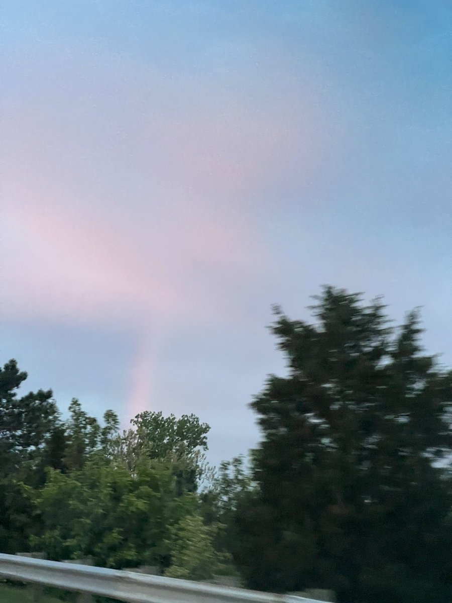 EricSFW's tweet image. Guys the absolute most beautiful sunrise I have ever seen…. Even saw a rainbow 

#midwestsunrise #dayton