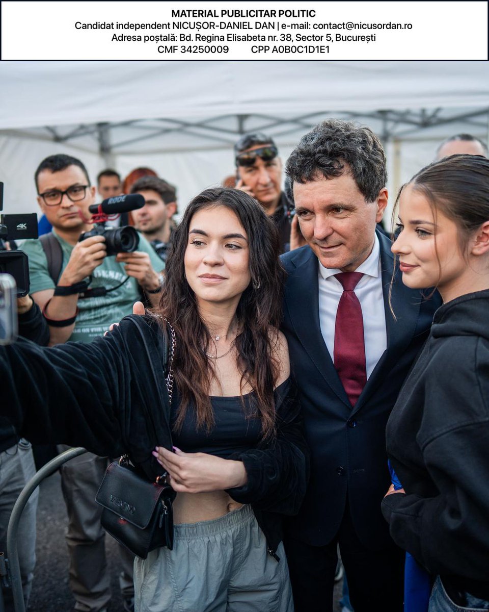 NicusorDanRO's tweet photo. Întotdeauna, înainte de primar sau președinte, voi fi un om printre oameni.
Cred într-o Românie în care conducerea nu înseamnă distanță, ci apropiere. În care vocea fiecăruia contează, iar construcția României se face împreună cu cei din jur, nu deasupra lor. 

#RomaniaOnesta #RomaniaInLumina