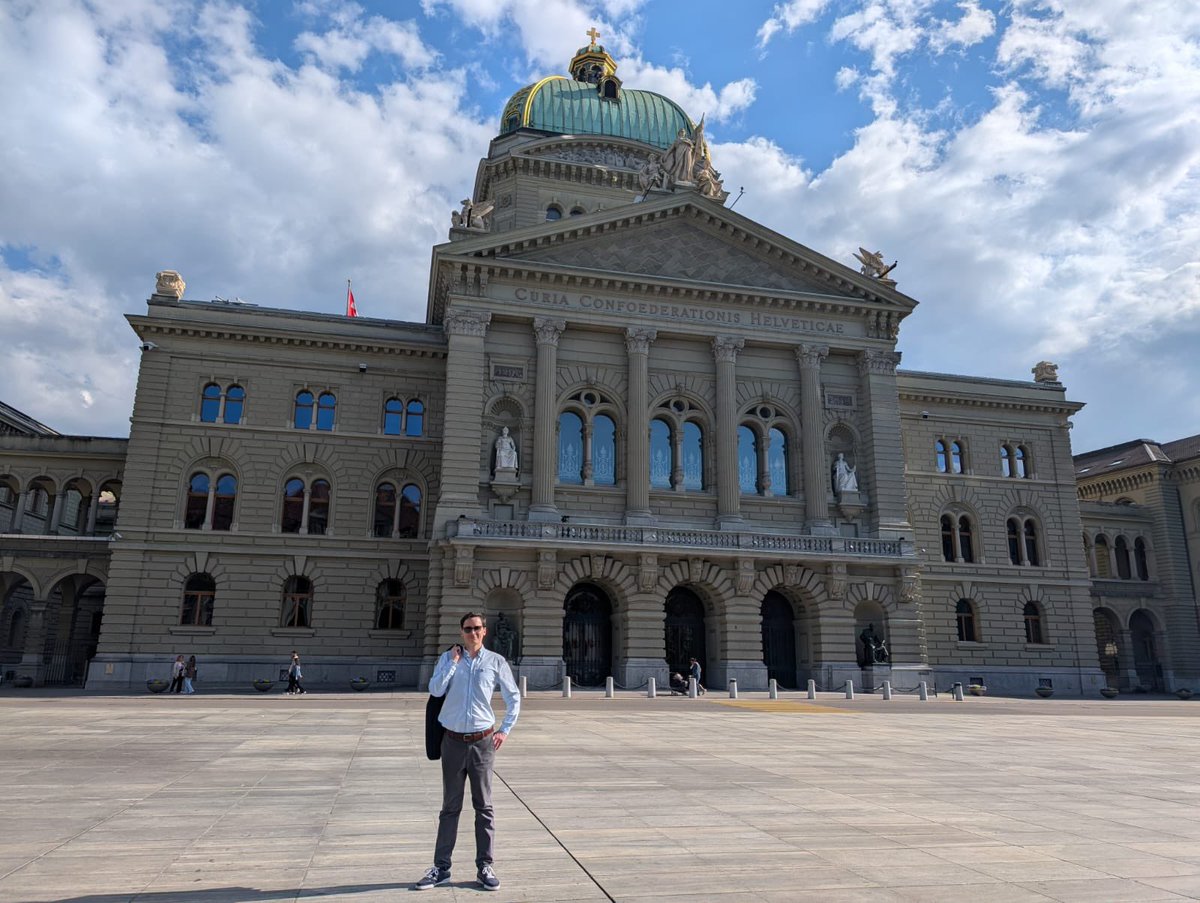 Leslie_KClark's tweet photo. Bundesversammlung / Assemblée fédérale / Assemblea federale / Assamblea federala 🇨🇭
Otherwise known as the Swiss Parliament #Switzerland #Bern #ParliamentsOfEurope #PoliticalNerdOnTour https://t.co/0uuufre6Ww