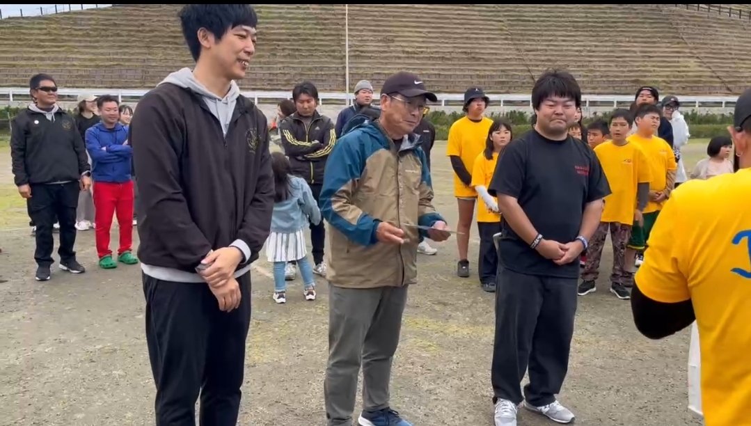 昨日は母の日ギフトで仕事を終わらせ、
みうらん&amp;ばたやん&amp;大村拓也で14時から野母崎モルック大会で優勝しました🙌

みうらんさんとは昨年組んで3位だったのでリベンジ成功！
長崎にいる間はみうらんさんと沢山モルック思い出作って、めっちゃみうらんさんを倒したい(笑)