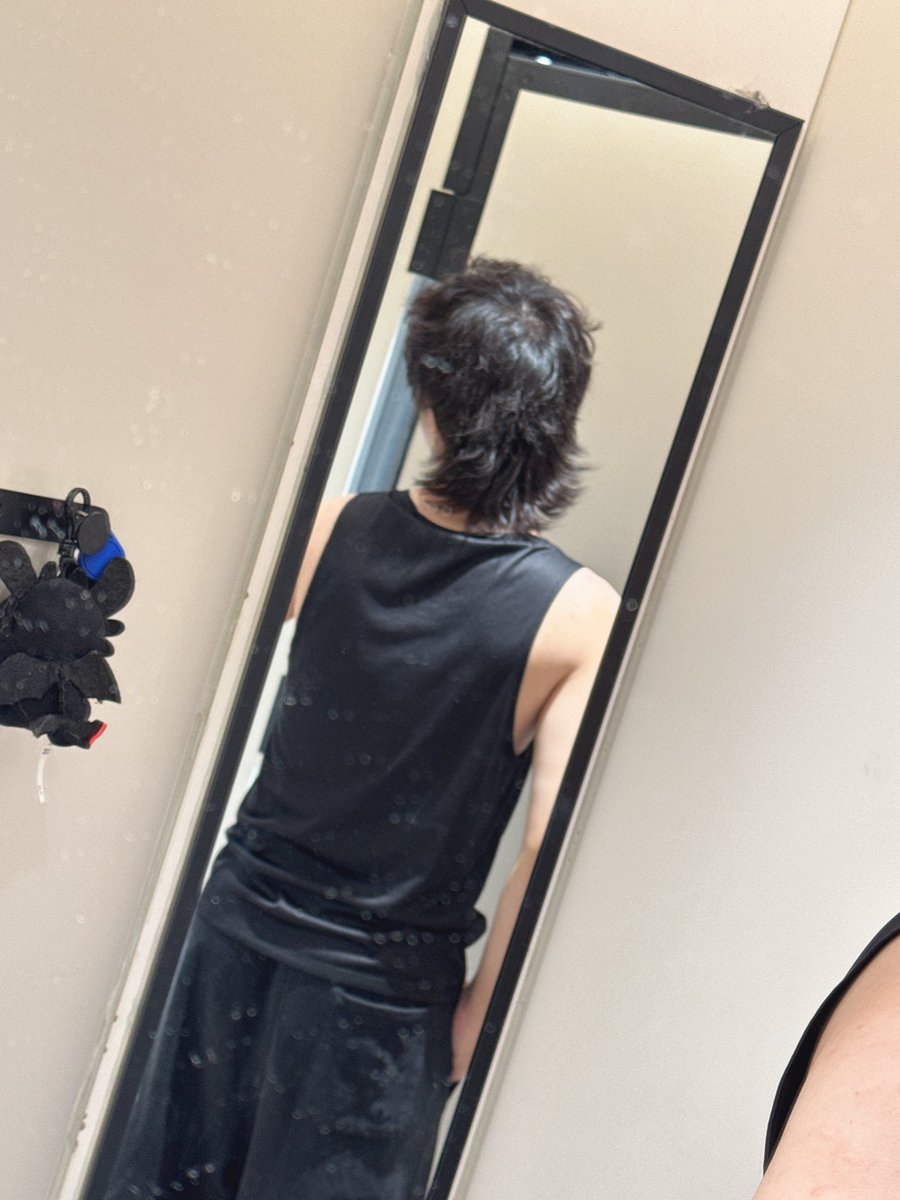 最近性欲高涨，想玩3p或4p，在北京的有兴趣的可私信，30以上勿扰，谢谢。#北京 #男高中生