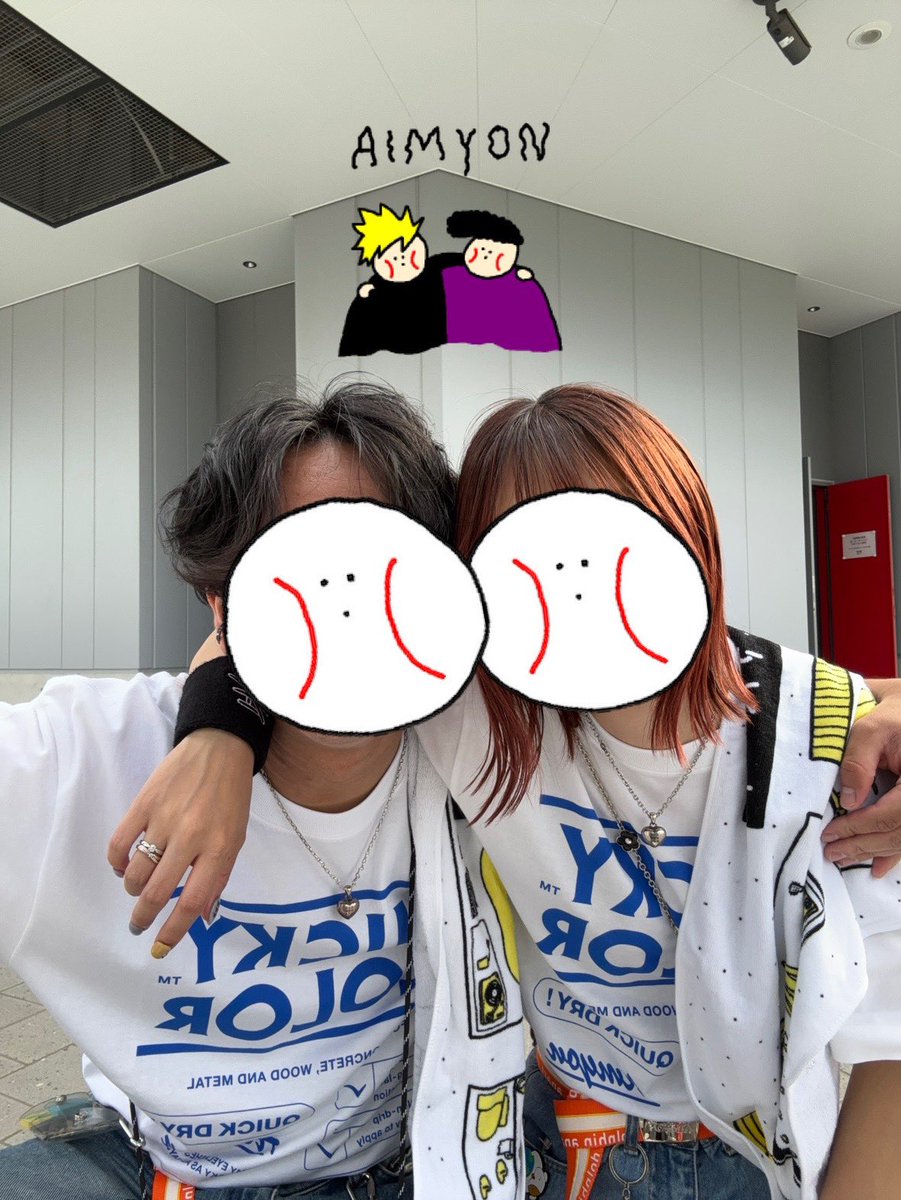 AIM_tttt's tweet photo. ドルアパ増築 Kアリ2日目‼️

今回もとっても楽しいライブでした！

あいみょんとハイタッチできた👏
絶対手洗わないって話してたけど、帰りのトイレで手を洗ってしまった^_^

@aimyonGtter https://t.co/P12Bd72evl