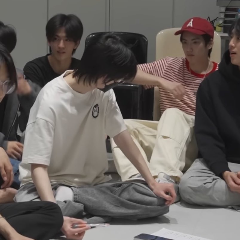 โห ยังกับmvคิดแต่ไม่ถึง 56555555555555555 postures ต่างๆ มู้ด ได้เลย