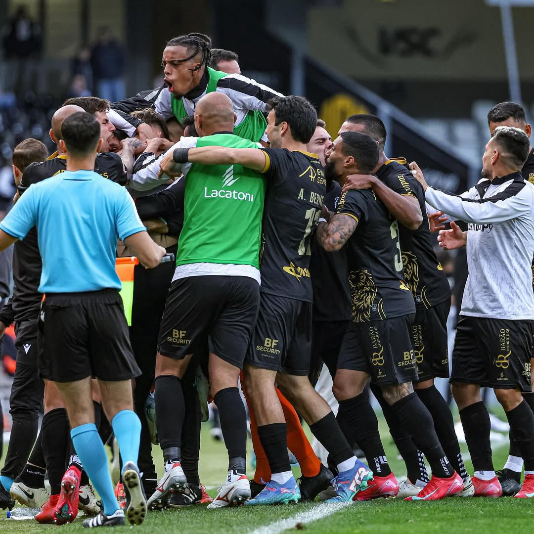 Lutaremos até ao fim! 🤍🖤🦁 <a href="/SCFarense_/">SC Farense</a>